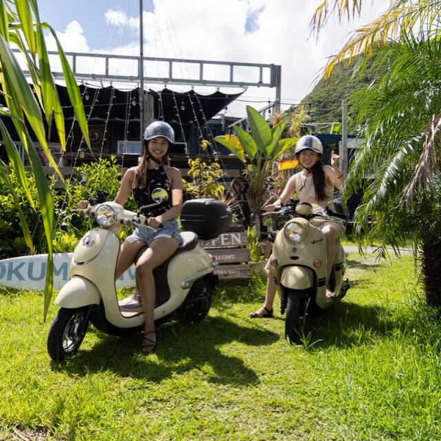 ＼ ぶらっと走って、やんばる満喫 ／
国頭村・奥間 原付バイクツアーに行こう‼️観光地よりローカル派におすすめです💖海沿いの道を走ったり、やんばるの森を抜けたり、地元の人しか通らない道に寄り道したり🛵✨🛵✨車じゃ気づかない景色も、歩きじゃちょっと遠い場所も、原付だからちょうどいい距離感✨「原付バイクは初めてだけど大丈夫？」→ もちろんOK✨走り方やコツは、出発前にしっかりレクチャーします😎✌️
写真・動画も撮りたい📸ちょっと冒険してみたい🐣奥間のいつもの道が、あなたにとっての“特別な景色”になります‼️気持ちいい風に吹かれながら、ゆる〜く、楽しく、やんばる体験✨一緒に走りに行きませんか？

ローカルのマイナーポイントを巡る旅！
https://okuma-navi.net/nature/#nature_2
お一人様 7,500円

#原付バイク
#原付バイクツアー
#ローカル派
#マイナーポイント
#満足度 

🌻やんばる国立公園に指定された沖縄本島最北端の国頭村（くにがみそん）奥間（おくま）を中心に、亜熱帯の森やんばるの大自然の魅力を感じていただけるようなマリンアクティビティ・エコツアー、もの作りなど様々なメニューを用意しています。

🌴ショップインフォメーション
遠方から来られるお客様も安心してご参加頂けます。ウェットスーツ等のレンタルも無料ですので、持ち物は水着と着替えがあれば手ぶらでオッケーです👌
・受付施設　・更衣室　・シャワー（シャンプー、リンス、ボディーソープ完備）　・タオル　・トイレ　・無料駐車場

🐠✨詳しくはトップ画面のホームページからご覧ください❣️また、各ツアーページにある【体験のお申し込みはコチラ】よりご予約をお願い致します✨空き状況等を確認後、ご予約確認メールをお送りしております😊ご不明な点がございましたらお気軽にご連絡ください。

🛒オクマナビ公式オンラインショップ
https://okumanavi-shopping.net/

オクマナビ居酒屋🍻✨
炭焼きBBQ🍖 ✨アグーしゃぶしゃぶ✨もつ鍋✨

釣った魚を食べたい🐟とういうお客様の声にお答えし飲食店をオープン🥳アグーしゃぶしゃぶや牛もつ鍋、沖縄料理も多数ご用意‼️バーベキューガーデンやウッドデッキにてお食事が可能です🍻沖縄ならではの島野菜やお肉等、お客様に喜んでいただけるようなメニューをご提供しております😆新年会、忘年会、イベント、パーティーなどの貸し切りプランも承ります👌
https://okumanavi-cafe.net

#沖縄 #沖縄旅行 #沖縄観光 #沖縄大好き #沖縄北部 #国頭村 #オクマ #奥間 #やんばる #リゾート #マリンショップ #マリンアクティビティ #BBQ #バーベキュー #居酒屋 #オクマが好きな人 #オクマLove #オクマナビ #予約制 #世界自然遺産