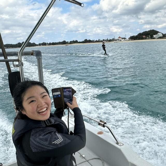 2025年12月17日（水）☀️むかしむかし✨鹿島のSOTARO'sでウェイクをされていて、オクマビーチにも何度か遊びにお越しいただいたウェイクボードの仲間が遊びに来てくれました‼️今回は、娘さんと一緒にウェイクボード😆アクティブなお母さんで娘さんもきっと嬉しいはず💖楽しそうなお写真ばかりで、久しぶりのオクマはいかがだったでしょうか✨また機会がございましたら、いつでも遊びにお越しくださいね😉次回はぜひ海亀を見に行きましょう🐢✨（笑）ありがとうございました🌺

経験者ウェイクボードプラン‼️
https://okuma-navi.net/wakeboard/#wakeboard_4

#ウェイクボード
#ウェイク 
#ウェイクボード体験 
#親子
#元気 

🌻やんばる国立公園に指定された沖縄本島最北端の国頭村（くにがみそん）奥間（おくま）を中心に、亜熱帯の森やんばるの大自然の魅力を感じていただけるようなマリンアクティビティ・エコツアー、もの作りなど様々なメニューを用意しています。

🌴ショップインフォメーション
遠方から来られるお客様も安心してご参加頂けます。ウェットスーツ等のレンタルも無料ですので、持ち物は水着と着替えがあれば手ぶらでオッケーです👌
・受付施設　・更衣室　・シャワー（シャンプー、リンス、ボディーソープ完備）　・タオル　・トイレ　・無料駐車場

🐠✨詳しくはトップ画面のホームページからご覧ください❣️また、各ツアーページにある【体験のお申し込みはコチラ】よりご予約をお願い致します✨空き状況等を確認後、ご予約確認メールをお送りしております😊ご不明な点がございましたらお気軽にご連絡ください。

🛒オクマナビ公式オンラインショップ
https://okumanavi-shopping.net/

オクマナビ居酒屋🍻✨
炭焼きBBQ🍖 ✨アグーしゃぶしゃぶ✨もつ鍋✨

釣った魚を食べたい🐟とういうお客様の声にお答えし飲食店をオープン🥳アグーしゃぶしゃぶや牛もつ鍋、沖縄料理も多数ご用意‼️バーベキューガーデンやウッドデッキにてお食事が可能です🍻沖縄ならではの島野菜やお肉等、お客様に喜んでいただけるようなメニューをご提供しております😆新年会、忘年会、イベント、パーティーなどの貸し切りプランも承ります👌
https://okumanavi-cafe.net

#沖縄 #沖縄旅行 #沖縄観光 #沖縄大好き #沖縄北部 #国頭村 #オクマ #奥間 #やんばる #リゾート #マリンショップ #マリンアクティビティ #BBQ #バーベキュー #居酒屋 #オクマが好きな人 #オクマLove #オクマナビ #予約制 #世界自然遺産