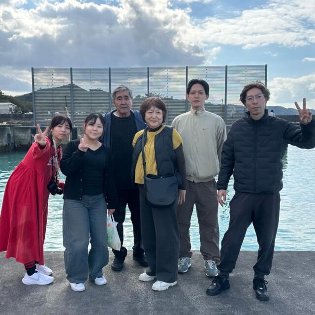 2026年1月4日（日）☀️港で出会ったご家族が急遽、釣りツアーにご参加頂きました💖正月から海が荒れあれでしたが🌊🌊やっと少しだけ落ち着いてきたのかな😉短いお時間でしたが、無事食べれるお魚も釣れたようで🐟✨楽しんでいただけたでしょうか😆また機会がございましたら、次回はぜひのんびり釣りを楽しんで頂けたら嬉しいです‼️‼️楽しい沖縄旅行を🌺✨ありがとうございました🎍✨

【半日ツアー】地元漁師と一緒に沖縄の県魚グルクン（タカサゴ）釣り又は底物（そこもの）船釣り🎣✨🐟✨🐟✨🐟✨🐟✨🐟✨ 
https://okuma-navi.net/fishing/#fishing_1

#船釣り
#釣り
#フィッシング
#家族旅行

🌻オクマナビ

公式HP
https://okuma-navi.net

やんばる国立公園に指定された沖縄本島最北端の国頭村（くにがみそん）奥間（おくま）を中心に、亜熱帯の森やんばるの大自然の魅力を感じていただけるようなマリンアクティビティ・エコツアー、もの作りなど様々なメニューを用意しています。

🌴ショップインフォメーション
遠方から来られるお客様も安心してご参加頂けます。ウェットスーツ等のレンタルも無料ですので、持ち物は水着と着替えがあれば手ぶらでオッケーです👌
・受付施設　・更衣室　・シャワー（シャンプー、リンス、ボディーソープ完備）　・タオル　・トイレ　・無料駐車場

🐠✨詳しくはトップ画面のホームページからご覧ください❣️また、各ツアーページにある【体験のお申し込みはコチラ】よりご予約をお願い致します✨空き状況等を確認後、ご予約確認メールをお送りしております😊ご不明な点がございましたらお気軽にご連絡ください。

*****

🍺オクマナビ居酒屋
炭焼きBBQ🍖 
アグーしゃぶしゃぶ
牛もつ鍋
沖縄料理
釣り料理

公式HP
https://okumanavi-cafe.net

@okumanavi_cafe.bbq 

釣った魚を食べたいお客様や、アグーしゃぶしゃぶや牛もつ鍋、沖縄料理も多数ご用意‼️BBQガーデンやウッドデッキにてお食事が可能です🍻沖縄ならではの島野菜やお肉等、お客様に喜んでいただけるようなメニューをご提供しております😆社員旅行、新年会、忘年会、イベント、2次会、パーティーなどの貸し切り飲み放題プランも承ります‼️

*****

🛒オクマナビ公式オンラインショップ
https://okumanavi-shopping.net/

Tシャツ、バッグ、夜光貝アクセサリーを販売中✨夜光貝アクセサリーブランドAOVOY （アオヴォイ）が誕生💎皆様のご愛顧の程、宜しくお願い致します🎁

@okumanavi_onlineshop 
@okuma_greenturban 

****