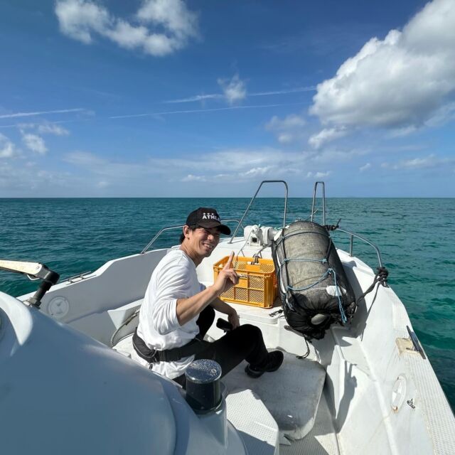 2026年1月18日（日）☀️那覇にご宿泊🏨✨✨はるばる沖縄最北部の国頭村まで遊びに来てくれました🚗✨✨釣り歴🐟は長いようでしたが沖縄での釣りは楽しんでいただけたかな😁釣れた魚は、お持ち帰りされ、美味しく召し上がって頂けたら嬉しいです‼️また機会がございましたら、ぜひ遊びに来てください。いつでもお待ちしております‼️ありがとうございました😍😍

【半日ツアー】地元漁師と一緒に沖縄の県魚グルクン（タカサゴ）釣り又は底物（そこもの）船釣り🎣✨🐟✨🐟✨🐟✨🐟✨🐟✨ 
https://okuma-navi.net/fishing 

#国頭村
#釣り
#船釣り
#海
#魚

🌻オクマナビ

公式HP
https://okuma-navi.net

やんばる国立公園に指定された沖縄本島最北端の国頭村（くにがみそん）奥間（おくま）を中心に、亜熱帯の森やんばるの大自然の魅力を感じていただけるようなマリンアクティビティ・エコツアー、もの作りなど様々なメニューを用意しています。

🌴ショップインフォメーション
遠方から来られるお客様も安心してご参加頂けます。ウェットスーツ等のレンタルも無料ですので、持ち物は水着と着替えがあれば手ぶらでオッケーです👌
・受付施設　・更衣室　・シャワー（シャンプー、リンス、ボディーソープ完備）　・タオル　・トイレ　・無料駐車場

🐠✨詳しくはトップ画面のホームページからご覧ください❣️また、各ツアーページにある【体験のお申し込みはコチラ】よりご予約をお願い致します✨空き状況等を確認後、ご予約確認メールをお送りしております😊ご不明な点がございましたらお気軽にご連絡ください。

*****

🍺オクマナビ居酒屋
炭焼きBBQ🍖 
アグーしゃぶしゃぶ
牛もつ鍋
沖縄料理
釣り料理

公式HP
https://okumanavi-cafe.net

@okumanavi_cafe.bbq 

釣った魚を食べたいお客様や、アグーしゃぶしゃぶや牛もつ鍋、沖縄料理も多数ご用意‼️BBQガーデンやウッドデッキにてお食事が可能です🍻沖縄ならではの島野菜やお肉等、お客様に喜んでいただけるようなメニューをご提供しております😆社員旅行、新年会、忘年会、イベント、2次会、パーティーなどの貸し切り飲み放題プランも承ります‼️

*****

🛒オクマナビ公式オンラインショップ
https://okumanavi-shopping.net/

Tシャツ、バッグ、夜光貝アクセサリーを販売中✨夜光貝アクセサリーブランドAOVOY （アオヴォイ）が誕生💎皆様のご愛顧の程、宜しくお願い致します🎁

@okumanavi_onlineshop 
@okuma_greenturban 

****