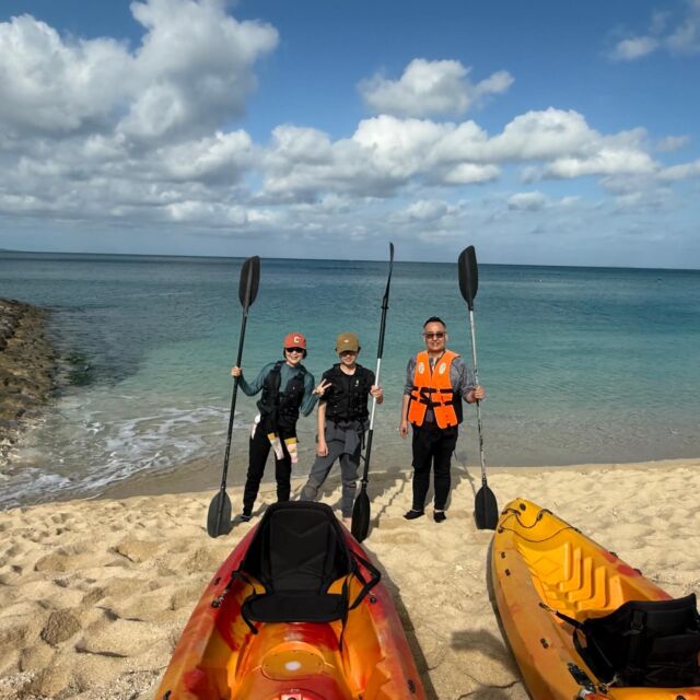 2026年2月24日（火）☀️オクマ🏨にご宿泊の仲良しファミリーが遊びに来てくれました🤗今回は海に向かいましたが🚗✨少々荒れていたので🌊🌊急遽川に変更💖満潮時間で良かったです‼️シーカヤックは楽しんでいただけたかな🚣‍♀️🚣🏽🚣‍♂️💕オクマにビーチ沿いも綺麗だったはず😉また機会がございましたら、ぜひ遊びにお越し下さい😆ありがとうございました🌺✨

【ファミリー・友達・カップル応援🎉】シーカヤック体験🚣🏽🚣🏽｜世界自然遺産登録＆やんばる国立公園に指定された沖縄本島北部オクマの青い海でシーカヤック体験※２名様より催行✨
https://okuma-navi.net/kayak/

#カヤック
#シーカヤック
#オクマ
#やんばる
#家族旅行

🌻オクマナビ

公式HP
https://okuma-navi.net

やんばる国立公園に指定された沖縄本島最北端の国頭村（くにがみそん）奥間（おくま）を中心に、亜熱帯の森やんばるの大自然の魅力を感じていただけるようなマリンアクティビティ・エコツアー、もの作りなど様々なメニューを用意しています。

🌴ショップインフォメーション
遠方から来られるお客様も安心してご参加頂けます。ウェットスーツ等のレンタルも無料ですので、持ち物は水着と着替えがあれば手ぶらでオッケーです👌
・受付施設　・更衣室　・シャワー（シャンプー、リンス、ボディーソープ完備）　・タオル　・トイレ　・無料駐車場

🐠✨詳しくはトップ画面のホームページからご覧ください❣️また、各ツアーページにある【体験のお申し込みはコチラ】よりご予約をお願い致します✨空き状況等を確認後、ご予約確認メールをお送りしております😊ご不明な点がございましたらお気軽にご連絡ください。

*****

🍺オクマナビ居酒屋
炭焼きBBQ🍖 
アグーしゃぶしゃぶ
牛もつ鍋
沖縄料理
釣り料理

公式HP
https://okumanavi-cafe.net

@okumanavi_cafe.bbq 

釣った魚を食べたいお客様や、アグーしゃぶしゃぶや牛もつ鍋、沖縄料理も多数ご用意‼️BBQガーデンやウッドデッキにてお食事が可能です🍻沖縄ならではの島野菜やお肉等、お客様に喜んでいただけるようなメニューをご提供しております😆社員旅行、新年会、忘年会、イベント、2次会、パーティーなどの貸し切り飲み放題プランも承ります‼️

*****

🛒オクマナビ公式オンラインショップ
https://okumanavi-shopping.net/

Tシャツ、バッグ、夜光貝アクセサリーを販売中✨夜光貝アクセサリーブランドAOVOY （アオヴォイ）が誕生💎皆様のご愛顧の程、宜しくお願い致します🎁

@okumanavi_onlineshop 
@okuma_greenturban 

****
