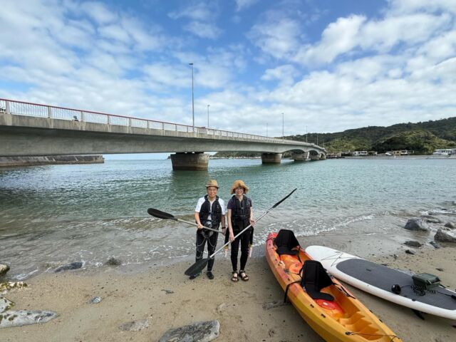 2026年3月15日（日） 16日（月）の2日間☀️オクマ🏨にご宿泊の仲良し夫婦が遊びに来てくれました🤗1日目は海でシーカヤック🚣‍♀️2日目は川でリバートレッキング🌿海・山・川と、やんばるの自然をたっぷり満喫していただきました✨やんばるの自然は季節によって景色や楽しみ方も変わるので、また違う季節にもぜひ遊びに来てください😉またお会いできるのを楽しみにしています😆2日間ありがとうございました🌺✨

【ファミリー・友達・カップル応援🎉】シーカヤック体験🚣🏽🚣🏽｜世界自然遺産登録＆やんばる国立公園に指定された沖縄本島北部オクマの青い海でシーカヤック体験※２名様より催行✨
https://okuma-navi.net/kayak/#kayak_1

【ファミリー・グループ・カップル🎊】リバートレッキング🌿✨🌿✨｜世界自然遺産登録＆やんばる国立公園に指定された沖縄本島北部オクマからやんばるおもしろリバートレッキング‼️‼️※２名様より催行
https://okuma-navi.net/river-trekking

#カヤック
#シーカヤック
#リバトレ
#リバートレッキング

🌻オクマナビ

公式HP
https://okuma-navi.net

やんばる国立公園に指定された沖縄本島最北端の国頭村（くにがみそん）奥間（おくま）を中心に、亜熱帯の森やんばるの大自然の魅力を感じていただけるようなマリンアクティビティ・エコツアー、もの作りなど様々なメニューを用意しています。

🌴ショップインフォメーション
遠方から来られるお客様も安心してご参加頂けます。ウェットスーツ等のレンタルも無料ですので、持ち物は水着と着替えがあれば手ぶらでオッケーです👌
・受付施設　・更衣室　・シャワー（シャンプー、リンス、ボディーソープ完備）　・タオル　・トイレ　・無料駐車場

🐠✨詳しくはトップ画面のホームページからご覧ください❣️また、各ツアーページにある【体験のお申し込みはコチラ】よりご予約をお願い致します✨空き状況等を確認後、ご予約確認メールをお送りしております😊ご不明な点がございましたらお気軽にご連絡ください。

*****

🍺オクマナビ居酒屋
炭焼きBBQ🍖 
アグーしゃぶしゃぶ
牛もつ鍋
沖縄料理
釣り料理

公式HP
https://okumanavi-cafe.net

@okumanavi_cafe.bbq 

釣った魚を食べたいお客様や、アグーしゃぶしゃぶや牛もつ鍋、沖縄料理も多数ご用意‼️BBQガーデンやウッドデッキにてお食事が可能です🍻沖縄ならではの島野菜やお肉等、お客様に喜んでいただけるようなメニューをご提供しております😆社員旅行、新年会、忘年会、イベント、2次会、パーティーなどの貸し切り飲み放題プランも承ります‼️

*****

🛒オクマナビ公式オンラインショップ
https://okumanavi-shopping.net/

Tシャツ、バッグ、夜光貝アクセサリーを販売中✨夜光貝アクセサリーブランドAOVOY （アオヴォイ）が誕生💎皆様のご愛顧の程、宜しくお願い致します🎁

@okumanavi_onlineshop 
@okuma_greenturban 

****