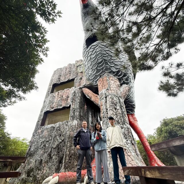 2026年3月20日(金)那覇にご宿泊のファミリーが遊びに来てくれました🚗✨✨朝早くから沖縄本島最北部までお越し頂きありがとうございました🙌観光しながらの野生のヤンバルクイナ探しツアー笑 なんだか、ヤンバルクイナ生態展示学習施設への常連の様になってきましたが、野生探しの旅のリベンジまたお待ちしております笑💖施設のヤンバルクイナも3代目の登場と言う事で、こちらも初お目見えですね😉野生のヤンバルクイナの鳴き声は聞こえ、自然を感じながらの旅😁またいつでも遊びにお越しください✨✨ありがとうございました🌺✨

天然記念物の野性のヤンバルクイナ探し体験🕵🏻‍♂️✨
沖縄最北端の国頭村を巡る🌲🌲🌲🌲🌲
https://okuma-navi.net/nature/

#やんばるくいな
#ヤンバルクイナ
#国頭村
#やんばる
#沖縄旅行

🌻オクマナビ

公式HP
https://okuma-navi.net

やんばる国立公園に指定された沖縄本島最北端の国頭村（くにがみそん）奥間（おくま）を中心に、亜熱帯の森やんばるの大自然の魅力を感じていただけるようなマリンアクティビティ・エコツアー、もの作りなど様々なメニューを用意しています。

🌴ショップインフォメーション
遠方から来られるお客様も安心してご参加頂けます。ウェットスーツ等のレンタルも無料ですので、持ち物は水着と着替えがあれば手ぶらでオッケーです👌
・受付施設　・更衣室　・シャワー（シャンプー、リンス、ボディーソープ完備）　・タオル　・トイレ　・無料駐車場

🐠✨詳しくはトップ画面のホームページからご覧ください❣️また、各ツアーページにある【体験のお申し込みはコチラ】よりご予約をお願い致します✨空き状況等を確認後、ご予約確認メールをお送りしております😊ご不明な点がございましたらお気軽にご連絡ください。

*****

🍺オクマナビ居酒屋
炭焼きBBQ🍖 
アグーしゃぶしゃぶ
牛もつ鍋
沖縄料理
釣り料理

公式HP
https://okumanavi-cafe.net

@okumanavi_cafe.bbq 

釣った魚を食べたいお客様や、アグーしゃぶしゃぶや牛もつ鍋、沖縄料理も多数ご用意‼️BBQガーデンやウッドデッキにてお食事が可能です🍻沖縄ならではの島野菜やお肉等、お客様に喜んでいただけるようなメニューをご提供しております😆社員旅行、新年会、忘年会、イベント、2次会、パーティーなどの貸し切り飲み放題プランも承ります‼️

*****

🛒オクマナビ公式オンラインショップ
https://okumanavi-shopping.net/

Tシャツ、バッグ、夜光貝アクセサリーを販売中✨夜光貝アクセサリーブランドAOVOY （アオヴォイ）が誕生💎皆様のご愛顧の程、宜しくお願い致します🎁

@okumanavi_onlineshop 
@okuma_greenturban 

****