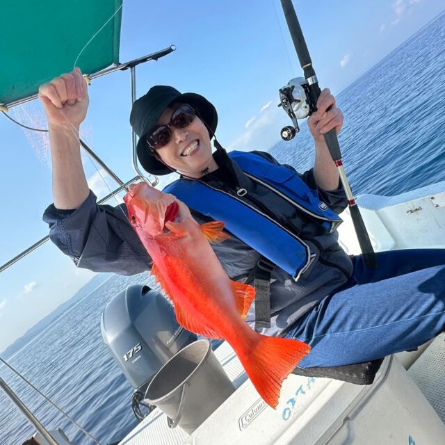 2026年3月18日（水）☀️2021年✈️から船釣りに遊びにお越し頂いている仲良しご夫婦💖今回は、オクマにご宿泊いただき夜は釣った魚を食べようディナー🍽️✨で美味しく魚を召し上がって頂きました😄笑顔のお写真ばかり✨✨今回も大漁⁉️（笑）釣りはご満足いただけたでしょうか😉またいつでもお待ちしております🎣✨楽しい沖縄旅行を🌺✨ありがとうございました‼️

【半日ツアー】地元漁師と一緒に沖縄の県魚グルクン（タカサゴ）釣り又は底物（そこもの）船釣り🎣✨🐟✨🐟✨
https://okuma-navi.net/fishing

🍽️オクマナビの釣りツアーにご参加いただいたお客様に🎣✨🐟✨🐟✨魚の調理代を含めて居酒屋料理をご提供させていただいております👨‍🍳夕方17:30以降のディナーのみのご提供となります‼️ツアーに参加されていないご家族などもお召し上がりいただけます💕
https://okumanavi-cafe.net/dinner/

#船釣り
#釣り
#fishing
#魚料理
#釣った魚を食べる 

🌻オクマナビ

公式HP
https://okuma-navi.net

やんばる国立公園に指定された沖縄本島最北端の国頭村（くにがみそん）奥間（おくま）を中心に、亜熱帯の森やんばるの大自然の魅力を感じていただけるようなマリンアクティビティ・エコツアー、もの作りなど様々なメニューを用意しています。

🌴ショップインフォメーション
遠方から来られるお客様も安心してご参加頂けます。ウェットスーツ等のレンタルも無料ですので、持ち物は水着と着替えがあれば手ぶらでオッケーです👌
・受付施設　・更衣室　・シャワー（シャンプー、リンス、ボディーソープ完備）　・タオル　・トイレ　・無料駐車場

🐠✨詳しくはトップ画面のホームページからご覧ください❣️また、各ツアーページにある【体験のお申し込みはコチラ】よりご予約をお願い致します✨空き状況等を確認後、ご予約確認メールをお送りしております😊ご不明な点がございましたらお気軽にご連絡ください。

*****

🍺オクマナビ居酒屋
炭焼きBBQ🍖 
アグーしゃぶしゃぶ
牛もつ鍋
沖縄料理
釣り料理

公式HP
https://okumanavi-cafe.net

@okumanavi_cafe.bbq 

釣った魚を食べたいお客様や、アグーしゃぶしゃぶや牛もつ鍋、沖縄料理も多数ご用意‼️BBQガーデンやウッドデッキにてお食事が可能です🍻沖縄ならではの島野菜やお肉等、お客様に喜んでいただけるようなメニューをご提供しております😆社員旅行、新年会、忘年会、イベント、2次会、パーティーなどの貸し切り飲み放題プランも承ります‼️

*****

🛒オクマナビ公式オンラインショップ
https://okumanavi-shopping.net/

Tシャツ、バッグ、夜光貝アクセサリーを販売中✨夜光貝アクセサリーブランドAOVOY （アオヴォイ）が誕生💎皆様のご愛顧の程、宜しくお願い致します🎁

@okumanavi_onlineshop 
@okuma_greenturban 

****