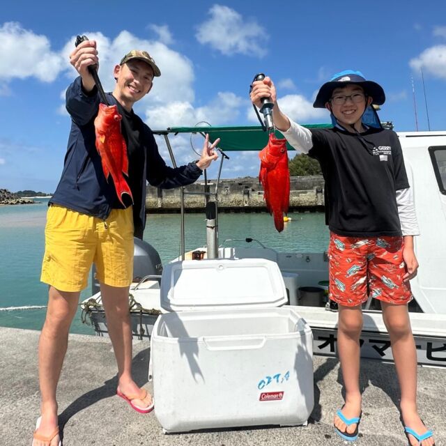 2026年3月22日（日）☀️那覇にご宿泊🏨朝早くからはるばる本島最北端国頭村までお越しいただきありがとうございました‼️車で約2時間🚗✨✨（笑）なかなか釣れなかったようですが🎣夜の釣った魚を食べようディナー🍽️✨では美味しそうなお魚🐟🐟🐟🐟🐟💕💕をたくさん召し上がっていただけたかな😉天気も良く、笑顔のお写真ばかりでした😆またぜひ気軽に遊びにお越しください😎✌️一年中お待ちしております🌺✨楽しい沖縄旅行を🌻ありがとうございました‼️

【半日ツアー】地元漁師と一緒に沖縄の県魚グルクン（タカサゴ）釣り又は底物（そこもの）船釣り🎣✨🐟✨🐟✨
https://okuma-navi.net/fishing

🍽️オクマナビの釣りツアーにご参加いただいたお客様に🎣✨🐟✨🐟✨魚の調理代を含めて居酒屋料理をご提供させていただいております👨‍🍳夕方17:30以降のディナーのみのご提供となります‼️ツアーに参加されていないご家族などもお召し上がりいただけます💕
https://okumanavi-cafe.net/dinner/

#船釣り
#釣り
#fishing
#魚料理
#釣った魚を食べる 

🌻オクマナビ

公式HP
https://okuma-navi.net

やんばる国立公園に指定された沖縄本島最北端の国頭村（くにがみそん）奥間（おくま）を中心に、亜熱帯の森やんばるの大自然の魅力を感じていただけるようなマリンアクティビティ・エコツアー、もの作りなど様々なメニューを用意しています。

🌴ショップインフォメーション
遠方から来られるお客様も安心してご参加頂けます。ウェットスーツ等のレンタルも無料ですので、持ち物は水着と着替えがあれば手ぶらでオッケーです👌
・受付施設　・更衣室　・シャワー（シャンプー、リンス、ボディーソープ完備）　・タオル　・トイレ　・無料駐車場

🐠✨詳しくはトップ画面のホームページからご覧ください❣️また、各ツアーページにある【体験のお申し込みはコチラ】よりご予約をお願い致します✨空き状況等を確認後、ご予約確認メールをお送りしております😊ご不明な点がございましたらお気軽にご連絡ください。

*****

🍺オクマナビ居酒屋
炭焼きBBQ🍖 
アグーしゃぶしゃぶ
牛もつ鍋
沖縄料理
釣り料理

公式HP
https://okumanavi-cafe.net

@okumanavi_cafe.bbq 

釣った魚を食べたいお客様や、アグーしゃぶしゃぶや牛もつ鍋、沖縄料理も多数ご用意‼️BBQガーデンやウッドデッキにてお食事が可能です🍻沖縄ならではの島野菜やお肉等、お客様に喜んでいただけるようなメニューをご提供しております😆社員旅行、新年会、忘年会、イベント、2次会、パーティーなどの貸し切り飲み放題プランも承ります‼️

*****

🛒オクマナビ公式オンラインショップ
https://okumanavi-shopping.net/

Tシャツ、バッグ、夜光貝アクセサリーを販売中✨夜光貝アクセサリーブランドAOVOY （アオヴォイ）が誕生💎皆様のご愛顧の程、宜しくお願い致します🎁

@okumanavi_onlineshop 
@okuma_greenturban 

****