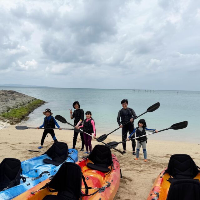 2026年4月3日(金)今帰仁にご宿泊🏨の仲良しファミリーがオクマまで遊びに来てくれました‼️海は風が強く💨川でのカヤックとなりましたが、子供達はビーチでヤドカリ🐚ワールドを作って海を満喫😂次回は青空のもと、青く綺麗な沖縄の海で、たくさん遊びましょうね😊また機会がございましたら、ぜひ遊びにお越し下さい🌺いつでもお待ちしております😎👍ありがとうございました🙌

【ファミリー・友達・カップル応援🎉】シーカヤック体験🚣🏽🚣🏽🚣‍♀️🚣‍♀️🚣‍♀️｜世界自然遺産登録＆やんばる国立公園に指定された沖縄本島北部オクマの青い海でシーカヤック体験※２名様より催行✨
https://okuma-navi.net/kayak/kayak_1

#カヤック
#川
#ヤドカリ
#国頭村
#やんばる

🌻オクマナビ

公式HP
https://okuma-navi.net

やんばる国立公園に指定された沖縄本島最北端の国頭村（くにがみそん）奥間（おくま）を中心に、亜熱帯の森やんばるの大自然の魅力を感じていただけるようなマリンアクティビティ・エコツアー、もの作りなど様々なメニューを用意しています。

🌴ショップインフォメーション
遠方から来られるお客様も安心してご参加頂けます。ウェットスーツ等のレンタルも無料ですので、持ち物は水着と着替えがあれば手ぶらでオッケーです👌
・受付施設　・更衣室　・シャワー（シャンプー、リンス、ボディーソープ完備）　・タオル　・トイレ　・無料駐車場

🐠✨詳しくはトップ画面のホームページからご覧ください❣️また、各ツアーページにある【体験のお申し込みはコチラ】よりご予約をお願い致します✨空き状況等を確認後、ご予約確認メールをお送りしております😊ご不明な点がございましたらお気軽にご連絡ください。

*****

🍺オクマナビ居酒屋
炭焼きBBQ🍖 
アグーしゃぶしゃぶ
牛もつ鍋
沖縄料理
釣り料理

公式HP
https://okumanavi-cafe.net

@okumanavi_cafe.bbq 

釣った魚を食べたいお客様や、アグーしゃぶしゃぶや牛もつ鍋、沖縄料理も多数ご用意‼️BBQガーデンやウッドデッキにてお食事が可能です🍻沖縄ならではの島野菜やお肉等、お客様に喜んでいただけるようなメニューをご提供しております😆社員旅行、新年会、忘年会、イベント、2次会、パーティーなどの貸し切り飲み放題プランも承ります‼️

*****

🛒オクマナビ公式オンラインショップ
https://okumanavi-shopping.net/

Tシャツ、バッグ、夜光貝アクセサリーを販売中✨夜光貝アクセサリーブランドAOVOY （アオヴォイ）が誕生💎皆様のご愛顧の程、宜しくお願い致します🎁

@okumanavi_onlineshop 
@okuma_greenturban 

****