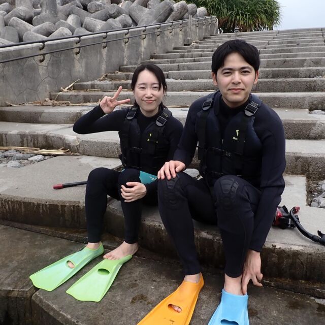 2026年4月11日(土)オクマにご宿泊🏨のお二人👩‍❤️‍👨が遊びに来てくれました‼️初めてのシュノーケリング🤿との事でクマノミやシャコ貝などたくさんの生き物が見れ、満喫していただけましたでしょうか😁😁また、機会がございましたらいつでもお待ちしております👍👍ありがとうございました🙌

【ファミリー・カップル応援🌈】ビーチシュノーケリング🐠✨🐠✨｜世界自然遺産登録＆やんばる国立公園に指定された沖縄本島北部オクマで熱帯魚と一緒に泳ごう‼️気軽にビーチからのんびりシュノーケリング✨※２名様より催行
https://okuma-navi.net/snorkeling/snorkeling_1

#シュノーケリング
#クマノミ
#シャコ貝
#熱帯魚

🌻オクマナビ

公式HP
https://okuma-navi.net

やんばる国立公園に指定された沖縄本島最北端の国頭村（くにがみそん）奥間（おくま）を中心に、亜熱帯の森やんばるの大自然の魅力を感じていただけるようなマリンアクティビティ・エコツアー、もの作りなど様々なメニューを用意しています。

🌴ショップインフォメーション
遠方から来られるお客様も安心してご参加頂けます。ウェットスーツ等のレンタルも無料ですので、持ち物は水着と着替えがあれば手ぶらでオッケーです👌
・受付施設　・更衣室　・シャワー（シャンプー、リンス、ボディーソープ完備）　・タオル　・トイレ　・無料駐車場

🐠✨詳しくはトップ画面のホームページからご覧ください❣️また、各ツアーページにある【体験のお申し込みはコチラ】よりご予約をお願い致します✨空き状況等を確認後、ご予約確認メールをお送りしております😊ご不明な点がございましたらお気軽にご連絡ください。

*****

🍺オクマナビ居酒屋
炭焼きBBQ🍖 
アグーしゃぶしゃぶ
牛もつ鍋
沖縄料理
釣り料理

公式HP
https://okumanavi-cafe.net

@okumanavi_cafe.bbq 

釣った魚を食べたいお客様や、アグーしゃぶしゃぶや牛もつ鍋、沖縄料理も多数ご用意‼️BBQガーデンやウッドデッキにてお食事が可能です🍻沖縄ならではの島野菜やお肉等、お客様に喜んでいただけるようなメニューをご提供しております😆社員旅行、新年会、忘年会、イベント、2次会、パーティーなどの貸し切り飲み放題プランも承ります‼️

*****

🛒オクマナビ公式オンラインショップ
https://okumanavi-shopping.net/

Tシャツ、バッグ、夜光貝アクセサリーを販売中✨夜光貝アクセサリーブランドAOVOY （アオヴォイ）が誕生💎皆様のご愛顧の程、宜しくお願い致します🎁

@okumanavi_onlineshop 
@okuma_greenturban 

****